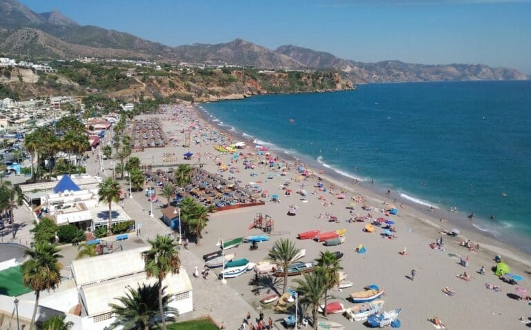 2 bedroom Apartment for sale in Nerja with pool - € 455,000 (Ref: 9294244)