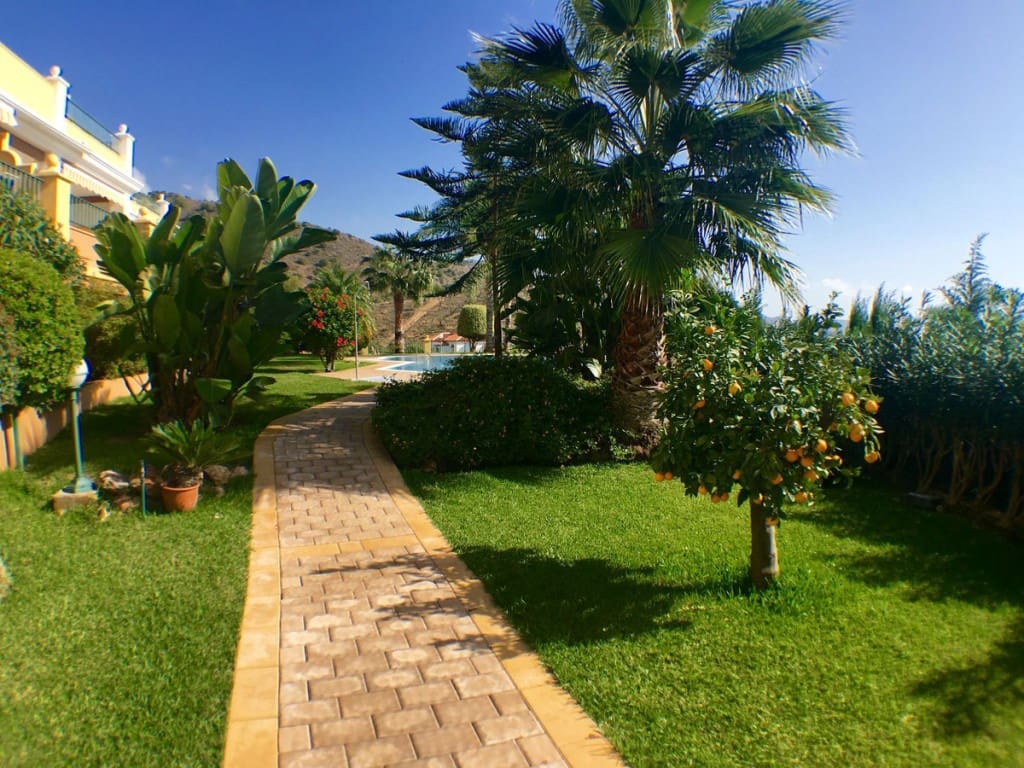 2 soveværelse Lejlighed til salg i Nerja med swimmingpool garage - € 420.000 (Ref: 9294244)