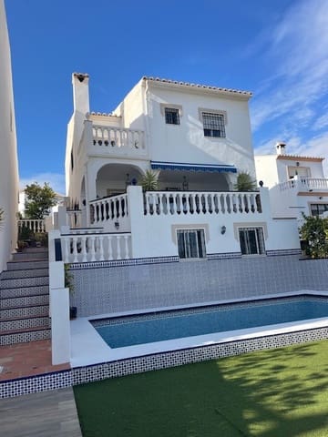 3 soveværelse Villa til salg i Nerja med swimmingpool - € 649.000 (Ref: 9310700)