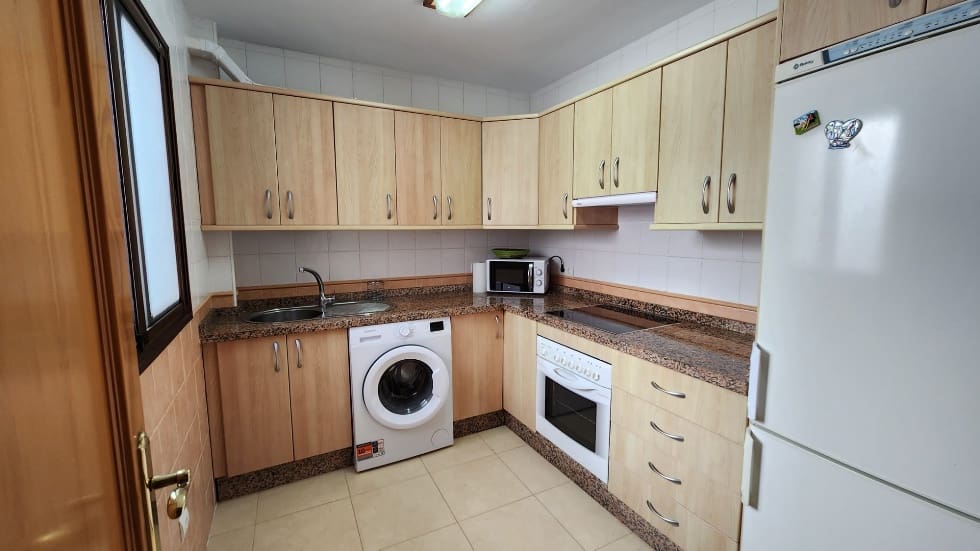 3 soverom Leilighet til leie i Maro - € 1 000 (Ref: 9317635)