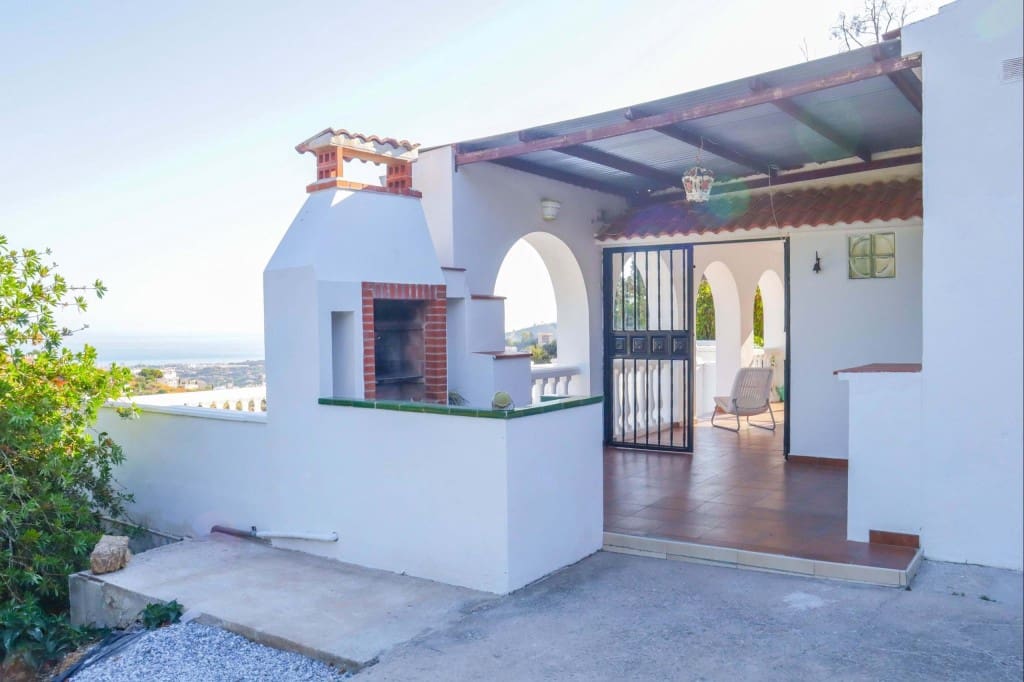 4 bedroom Finca/Country House for sale in Torrox with garage - € 399,000 (Ref: 9390335)