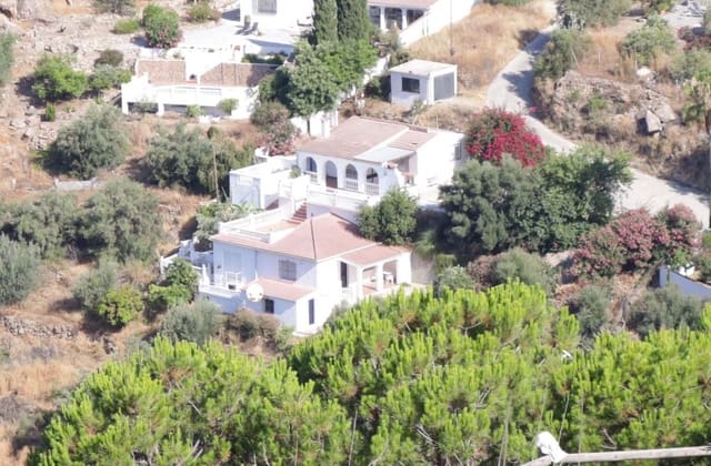 4 bedroom Finca/Country House for sale in Torrox with garage - € 399,000 (Ref: 9390335)