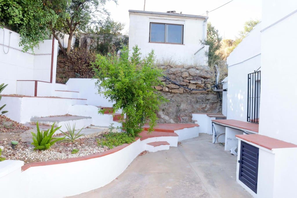 4 bedroom Finca/Country House for sale in Torrox with garage - € 399,000 (Ref: 9390335)