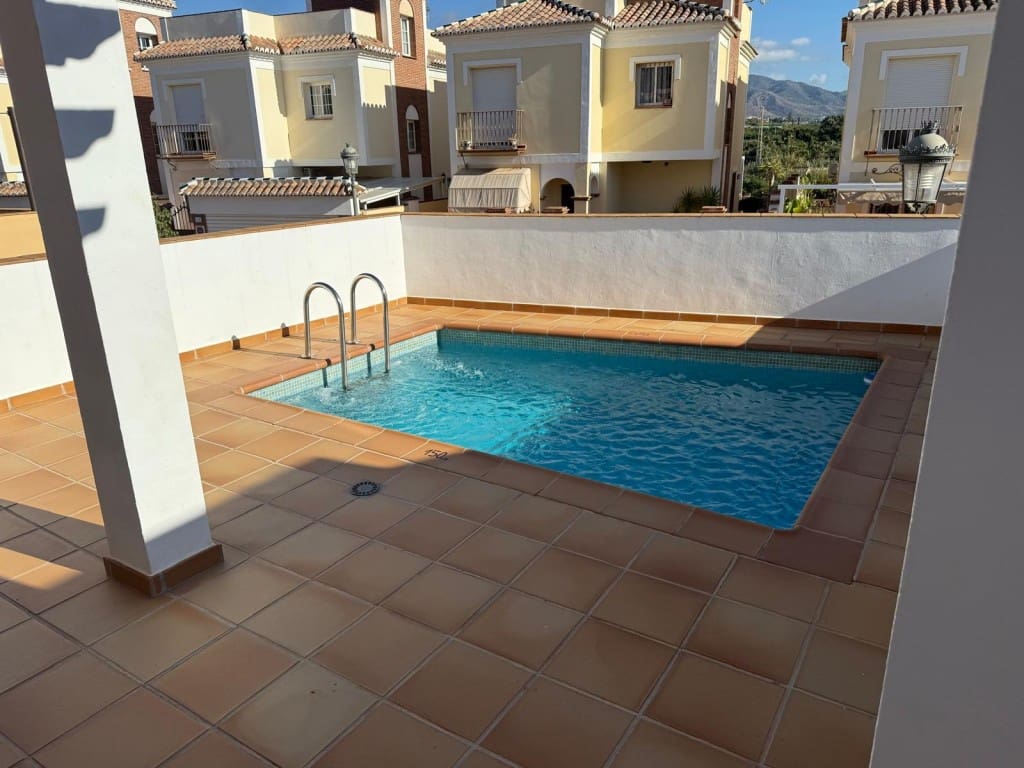 3 bedroom Townhouse for rent in Nerja with pool - € 1,700 (Ref: 9426940)