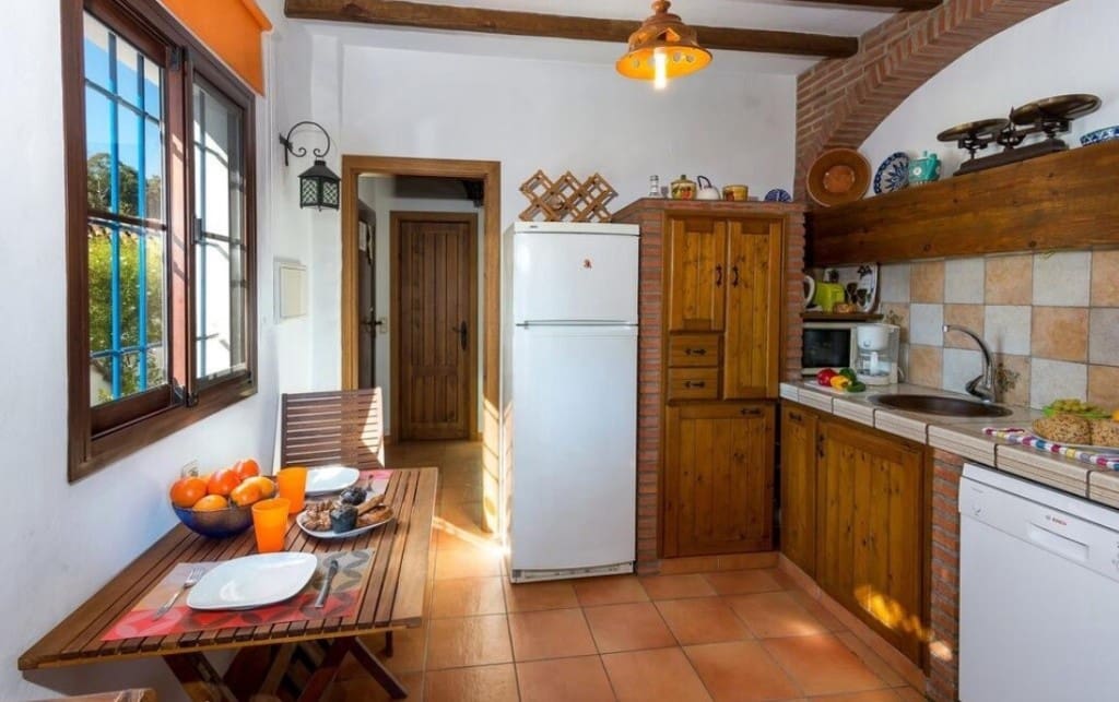 3 bedroom Villa for rent in Frigiliana with pool - € 1,700 (Ref: 9445896)