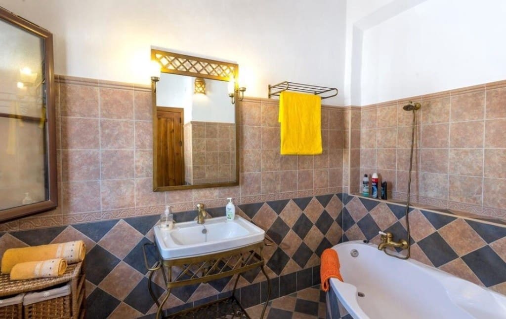 3 bedroom Villa for rent in Frigiliana with pool - € 1,700 (Ref: 9445896)