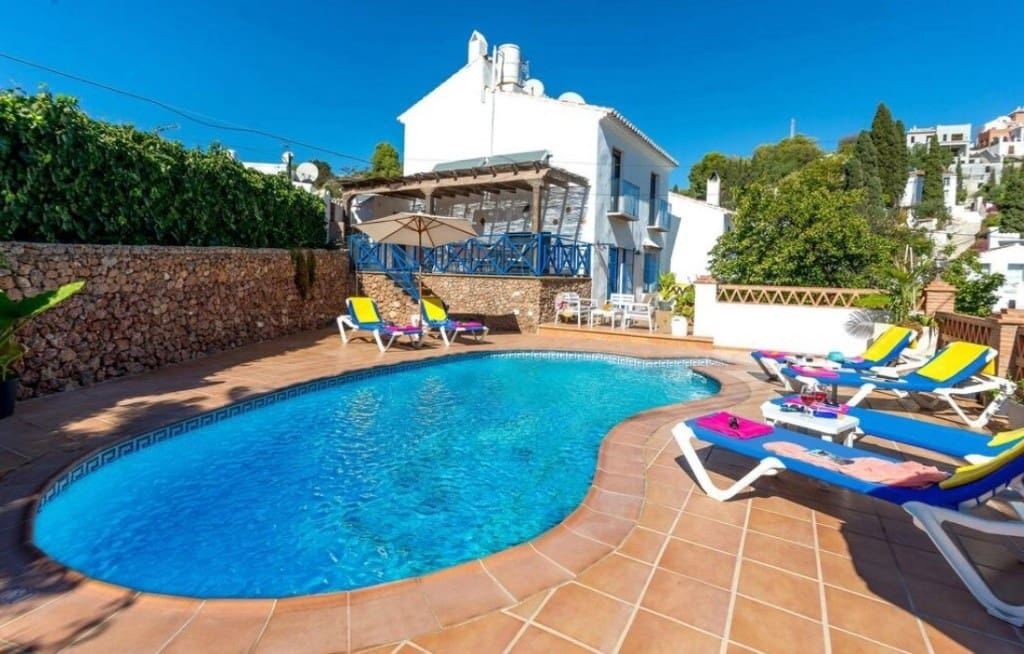 3 bedroom Villa for rent in Frigiliana with pool - € 1,700 (Ref: 9445896)