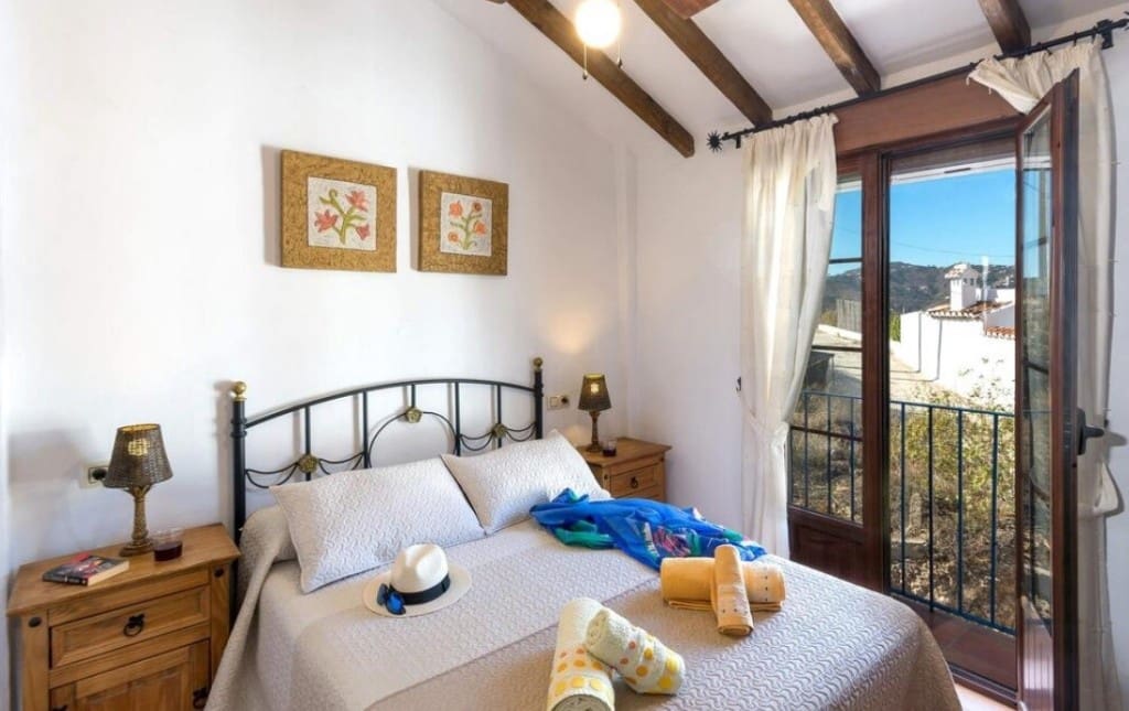 3 bedroom Villa for rent in Frigiliana with pool - € 1,700 (Ref: 9445896)