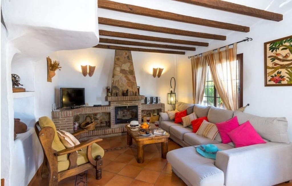 3 bedroom Villa for rent in Frigiliana with pool - € 1,700 (Ref: 9445896)