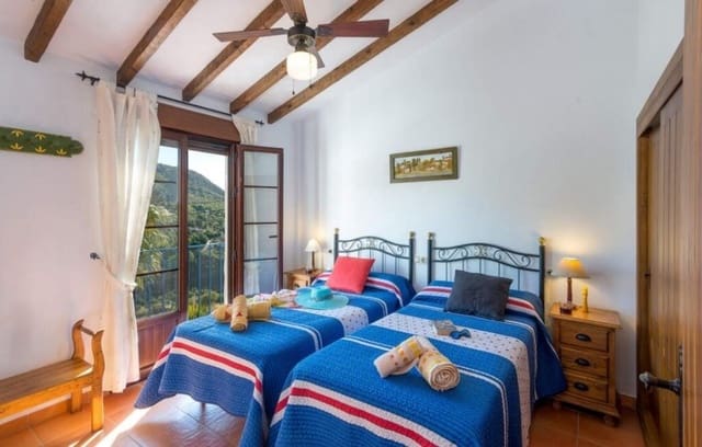 3 bedroom Villa for rent in Frigiliana with pool - € 1,700 (Ref: 9445896)