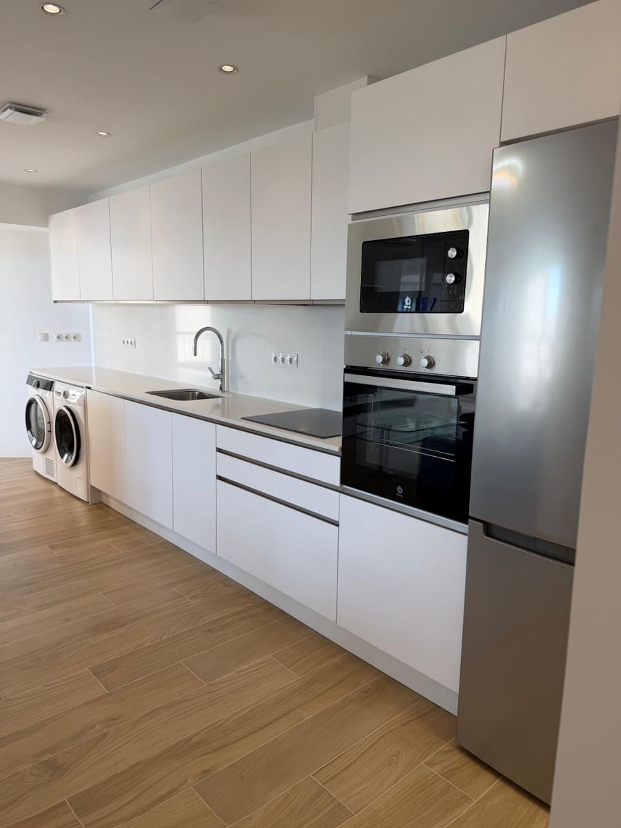 2 soverom Leilighet til leie i El Penoncillo med svømmebasseng - € 1 250 (Ref: 9604651)