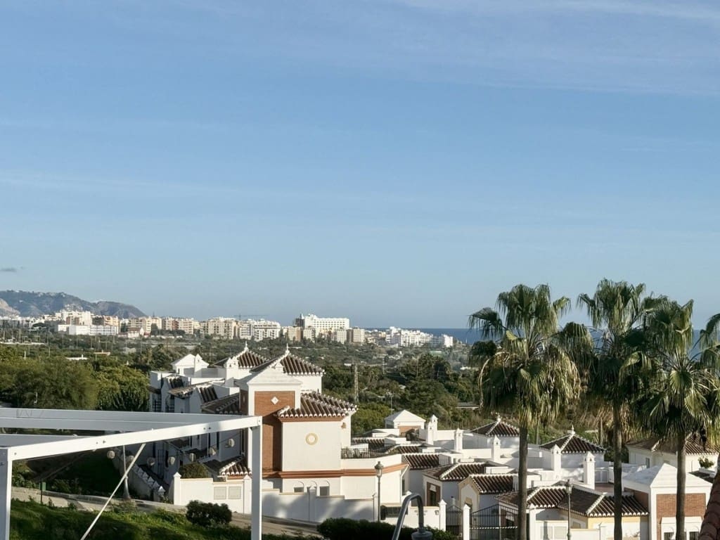 3 quarto Casa em Banda para venda em Nerja com piscina - 349 000 € (Ref: 9658426)