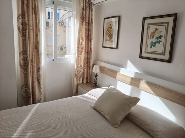 3 soveværelse Lejlighed til leje i Nerja - € 900 (Ref: 9666123)