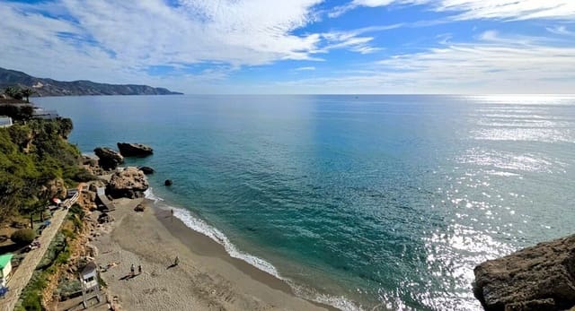 2 soverom Leilighet til salgs i Nerja med garasje - € 570 000 (Ref: 9731877)