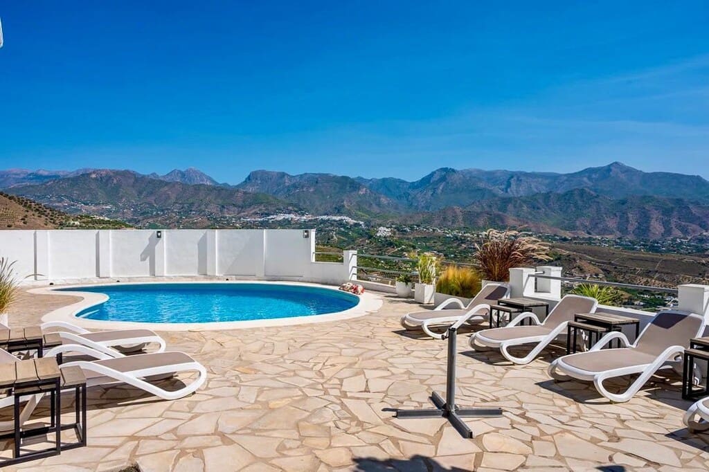 17 slaapkamer Hotel te koop in Nerja met zwembad - € 1.250.000 (Ref: 9731878)