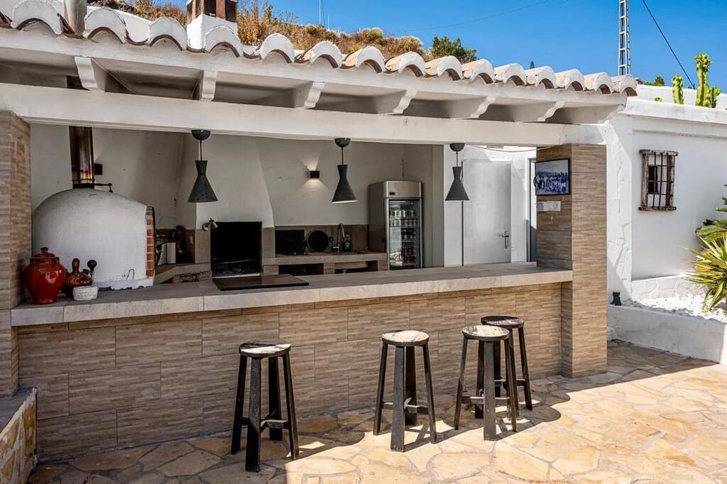 17 slaapkamer Hotel te koop in Nerja met zwembad - € 1.250.000 (Ref: 9731878)