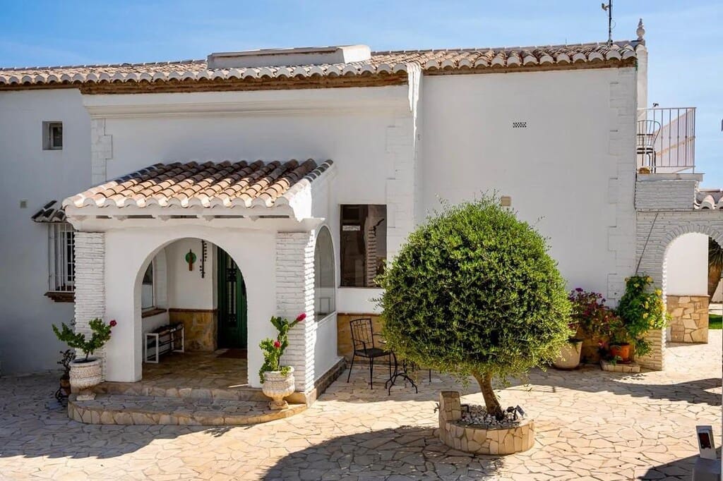 17 slaapkamer Hotel te koop in Nerja met zwembad - € 1.250.000 (Ref: 9731878)