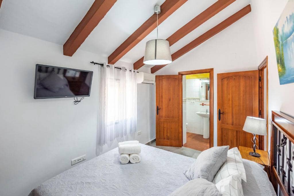 3 bedroom Finca/Country House for rent in Maro with pool - € 1,500 (Ref: 9735371)