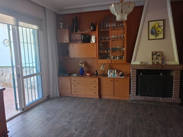 3 slaapkamer Huis te koop in Nerja met garage - € 549.000 (Ref: 9875851)