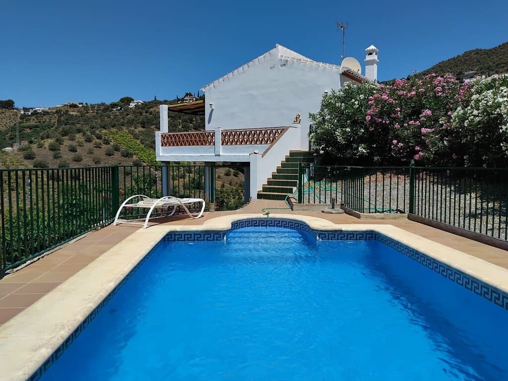2 slaapkamer Finca/Landhuis te koop in Torrox met zwembad - € 295.000 (Ref: 9959381)