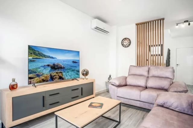 3 Zimmer Haus zu vermieten in Nerja mit Pool - 2.200 € (Ref: 9972983)