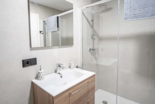 3 Zimmer Haus zu vermieten in Nerja mit Pool - 2.200 € (Ref: 9972983)