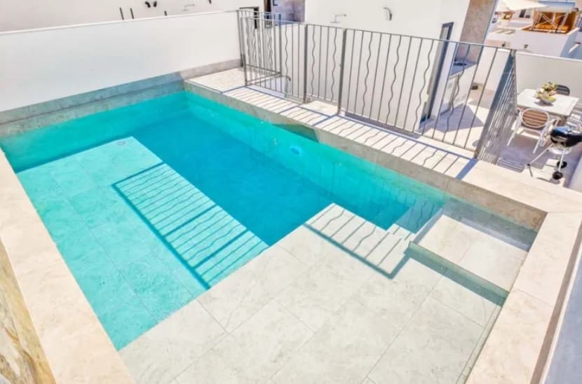 3 soverom Hus til leie i Nerja med svømmebasseng - € 2 200 (Ref: 9972983)