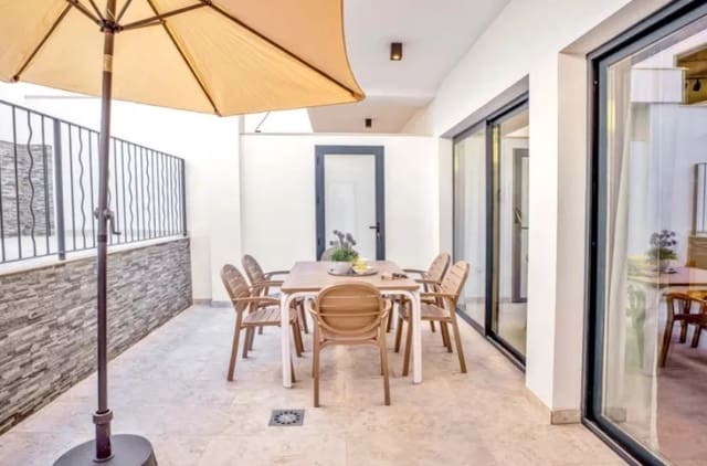 3 Zimmer Haus zu vermieten in Nerja mit Pool - 2.200 € (Ref: 9972983)