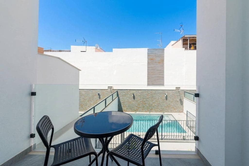 3 soverom Hus til leie i Nerja med svømmebasseng - € 2 200 (Ref: 9972984)