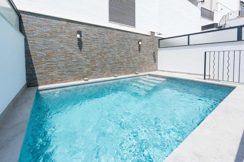 3 soverom Hus til leie i Nerja med svømmebasseng - € 2 200 (Ref: 9972984)
