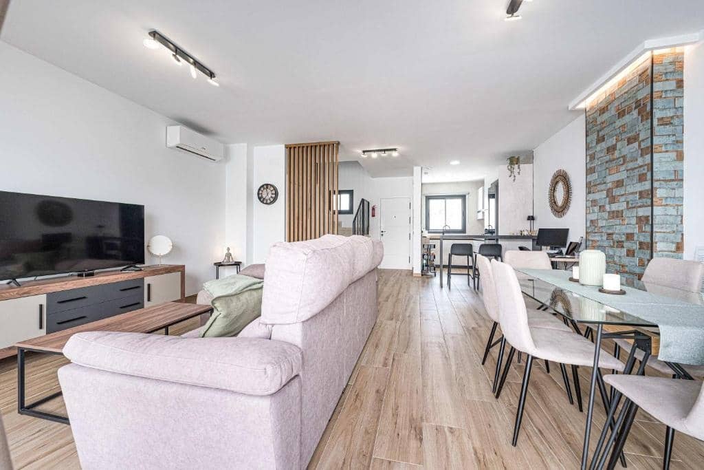 3 soverom Hus til leie i Nerja med svømmebasseng - € 2 200 (Ref: 9972984)