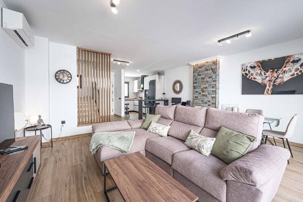 3 soverom Hus til leie i Nerja med svømmebasseng - € 2 200 (Ref: 9972984)