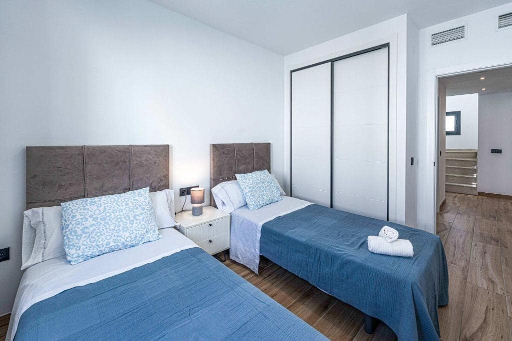 3 soverom Hus til leie i Nerja med svømmebasseng - € 2 200 (Ref: 9972984)