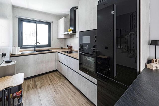 3 soverom Hus til leie i Nerja med svømmebasseng - € 2 200 (Ref: 9972984)