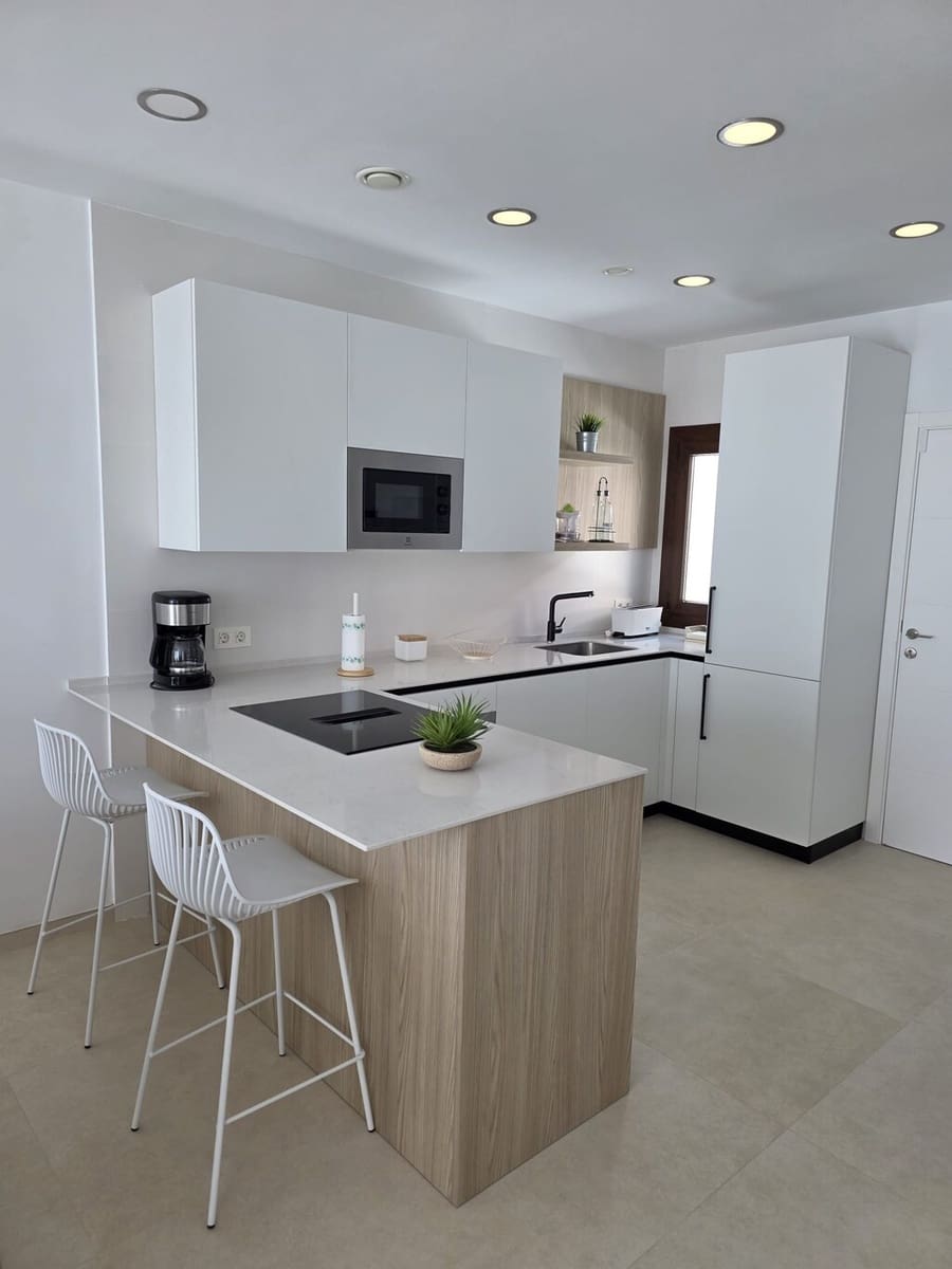 3 soverom Hus til leie i Nerja med svømmebasseng garasje - € 2 000 (Ref: 9972985)