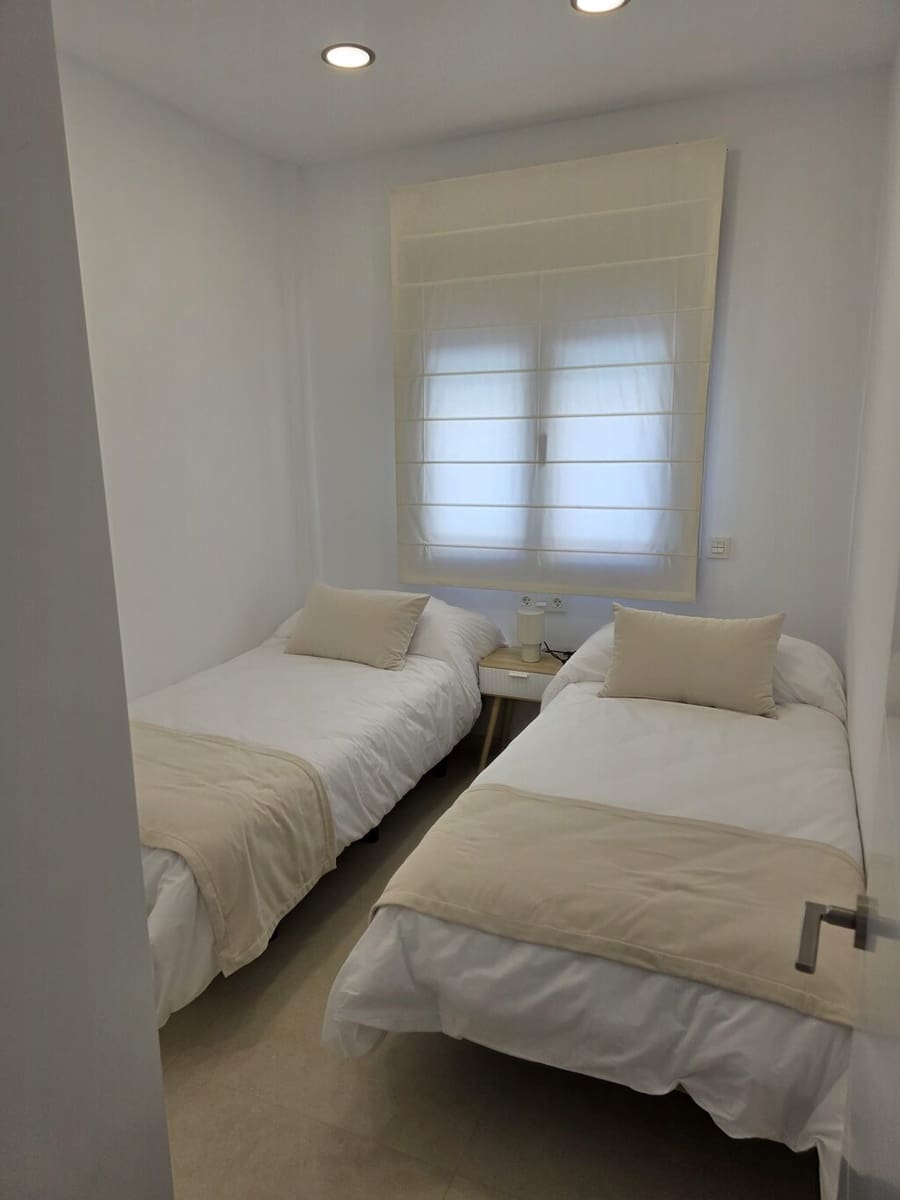 3 soverom Hus til leie i Nerja med svømmebasseng garasje - € 2 000 (Ref: 9972985)