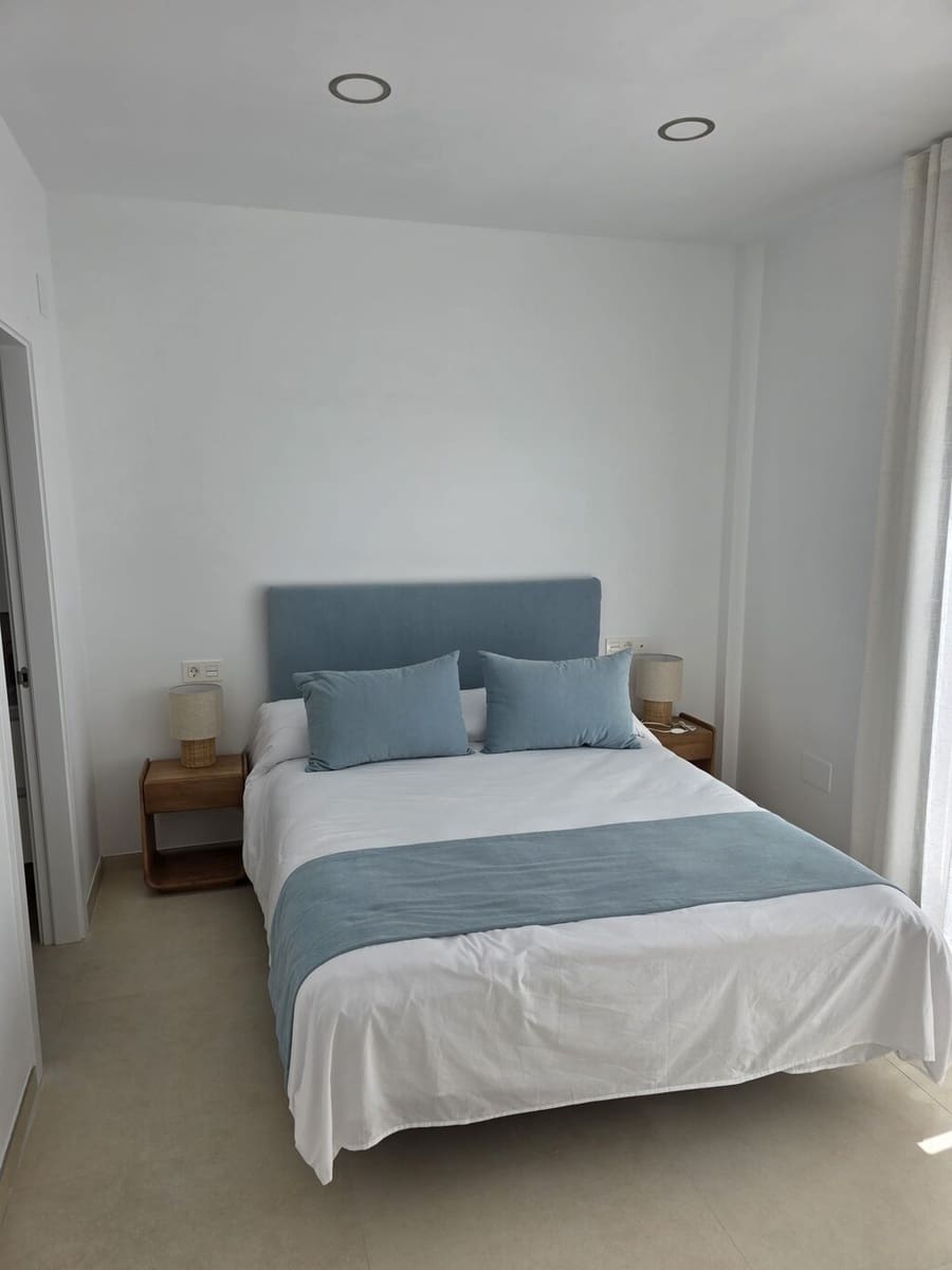 3 soverom Hus til leie i Nerja med svømmebasseng garasje - € 2 000 (Ref: 9972985)