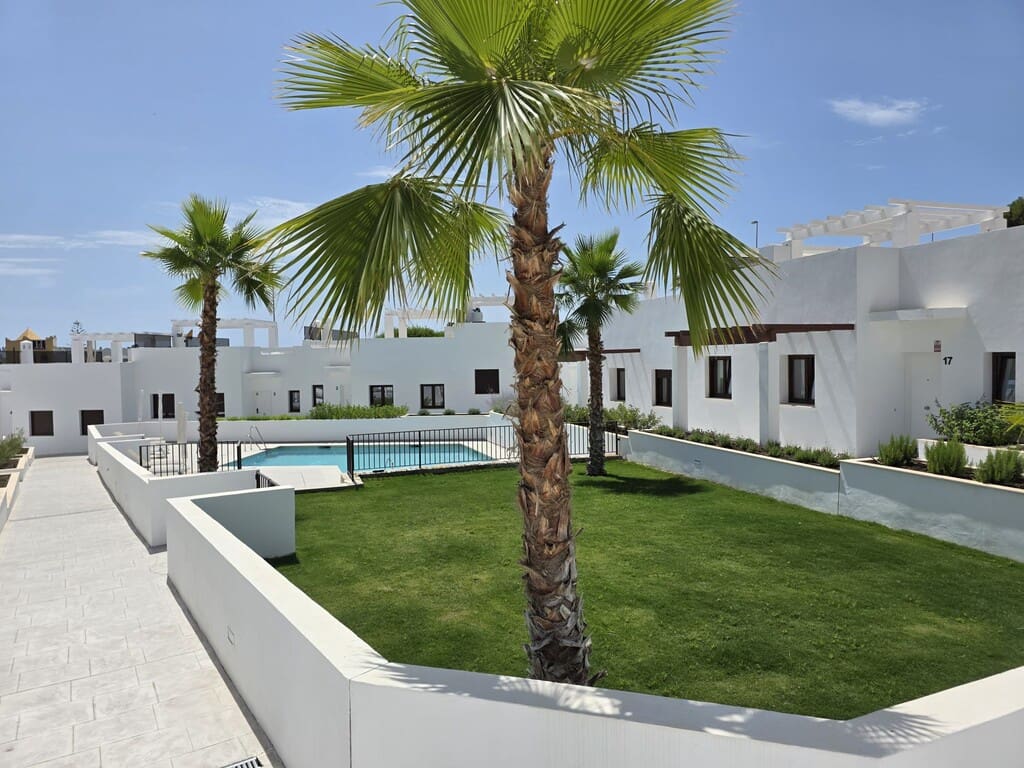 3 soverom Hus til leie i Nerja med svømmebasseng garasje - € 2 000 (Ref: 9972985)