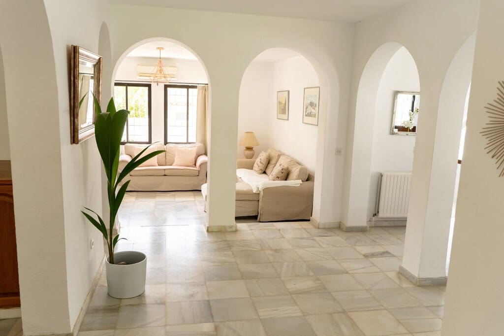 4 sovrum Villa att hyra i Maro med pool - 2 150 € (Ref: 9974985)