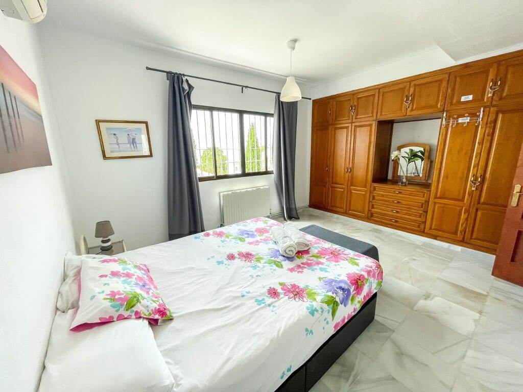 4 sovrum Villa att hyra i Maro med pool - 2 150 € (Ref: 9974985)