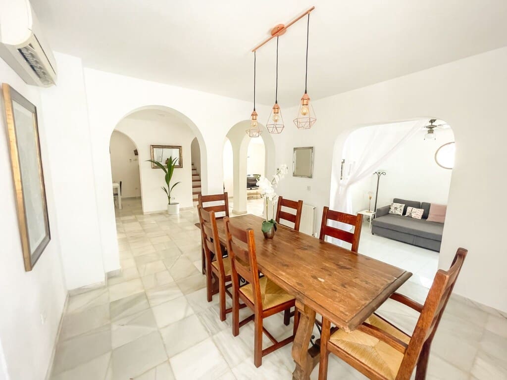 4 sovrum Villa att hyra i Maro med pool - 2 150 € (Ref: 9974985)