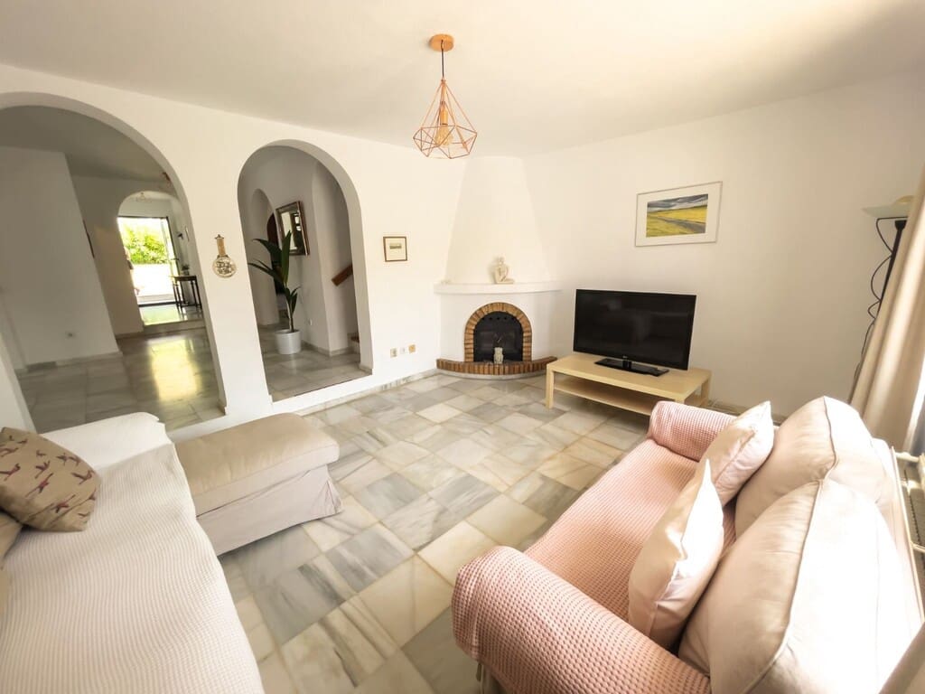 4 sovrum Villa att hyra i Maro med pool - 2 150 € (Ref: 9974985)