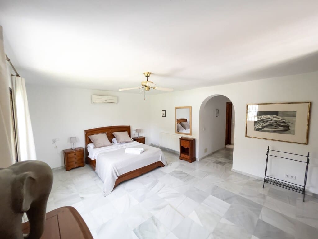 4 sovrum Villa att hyra i Maro med pool - 2 150 € (Ref: 9974985)