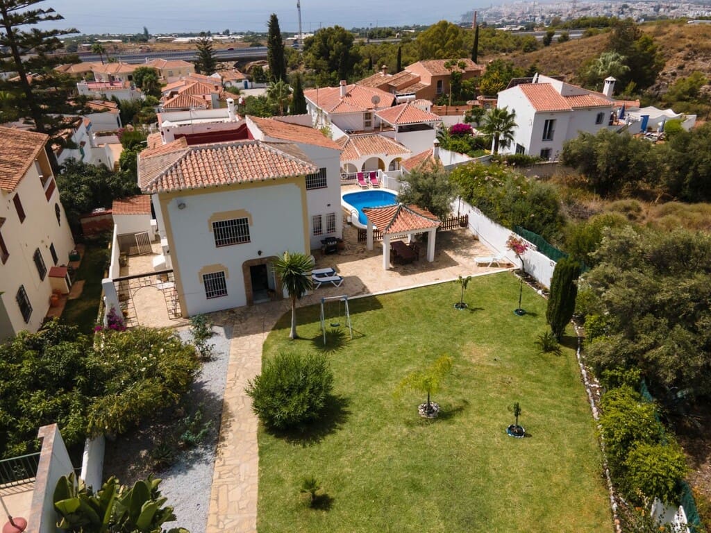 4 sovrum Villa att hyra i Maro med pool - 2 150 € (Ref: 9974985)