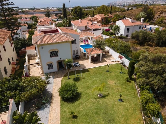 4 soverom Villa til leie i Maro, Nerja med svømmebasseng - € 2 150 (Ref: 9974985)