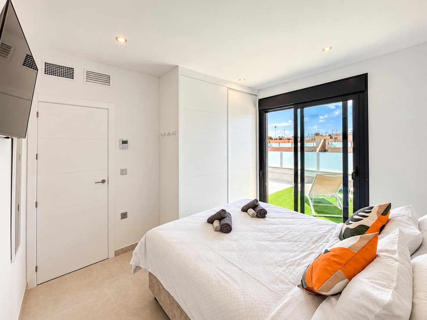 Chalet de 3 habitaciones en San Pedro del Pinatar en venta con piscina - 425.000 € (Ref: 10163395)