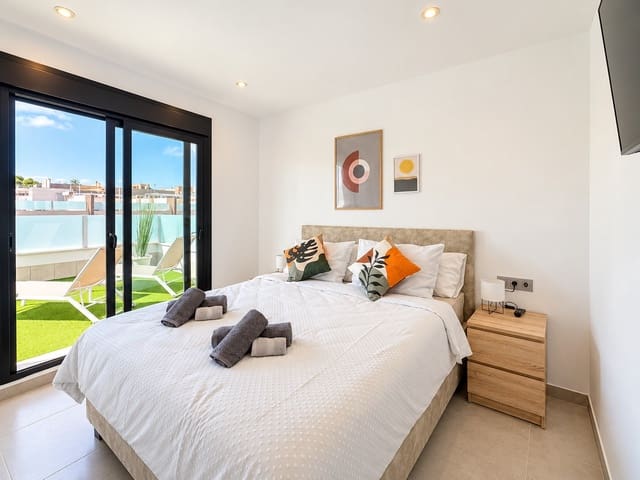 3 quarto Moradia para venda em San Pedro del Pinatar ciudad, San Pedro del Pinatar com piscina - 425 000 € (Ref: 10163395)