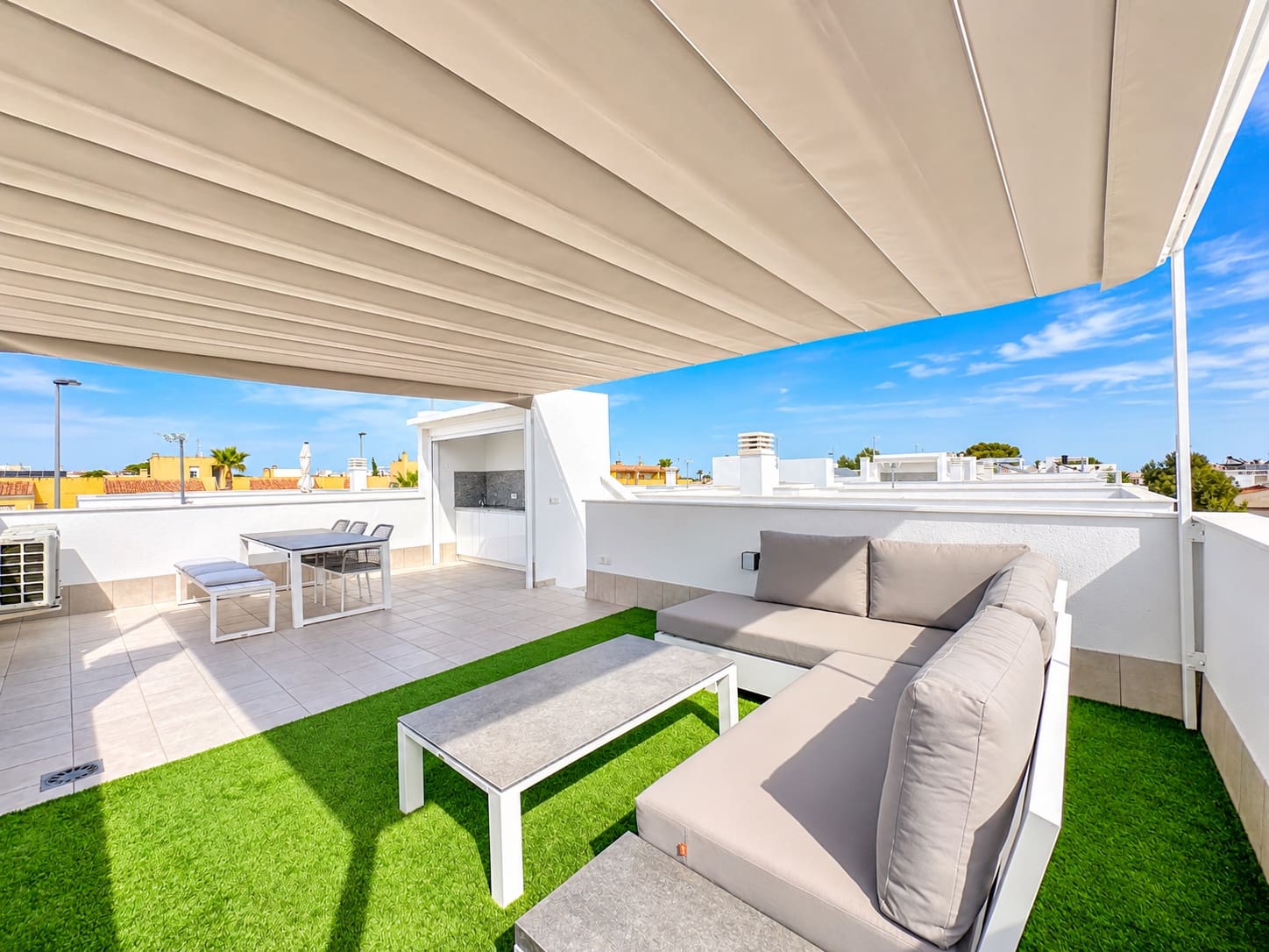 Chalet de 3 habitaciones en San Pedro del Pinatar en venta con piscina - 425.000 € (Ref: 10163395)