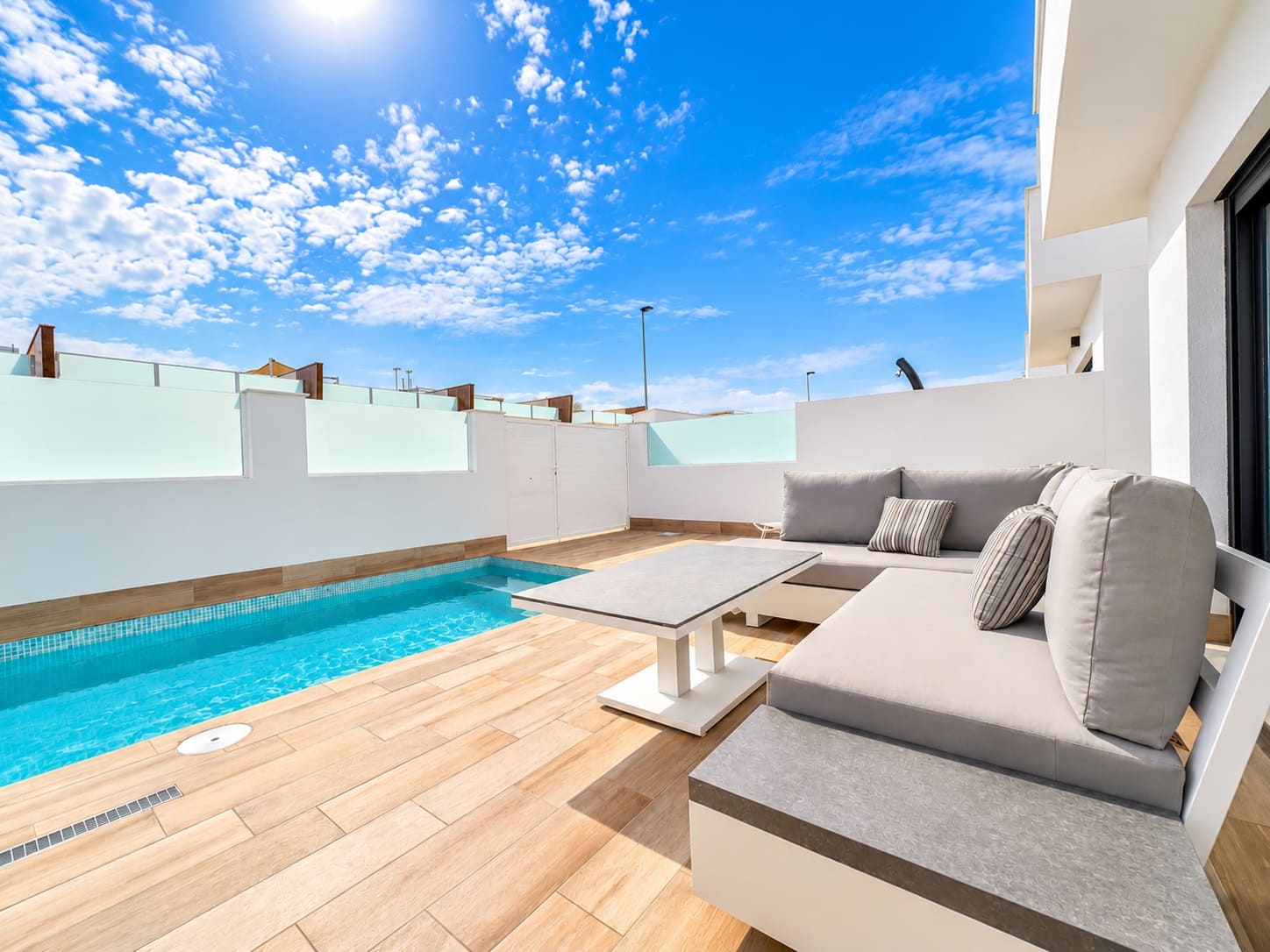 Chalet de 3 habitaciones en San Pedro del Pinatar en venta con piscina - 425.000 € (Ref: 10163395)