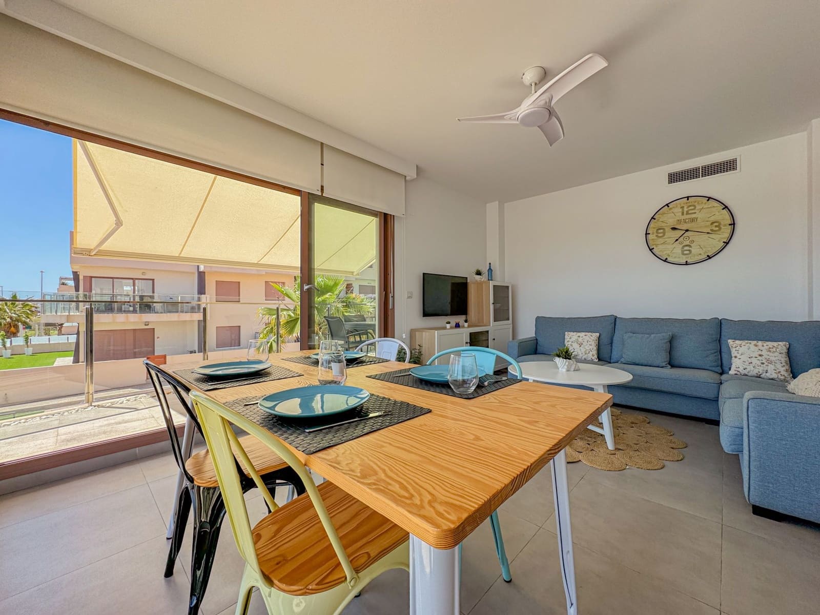 2 bedroom Beach Apartment for rent in Pilar de la Horadada with pool - € 1,000 (Ref: 7358249)
